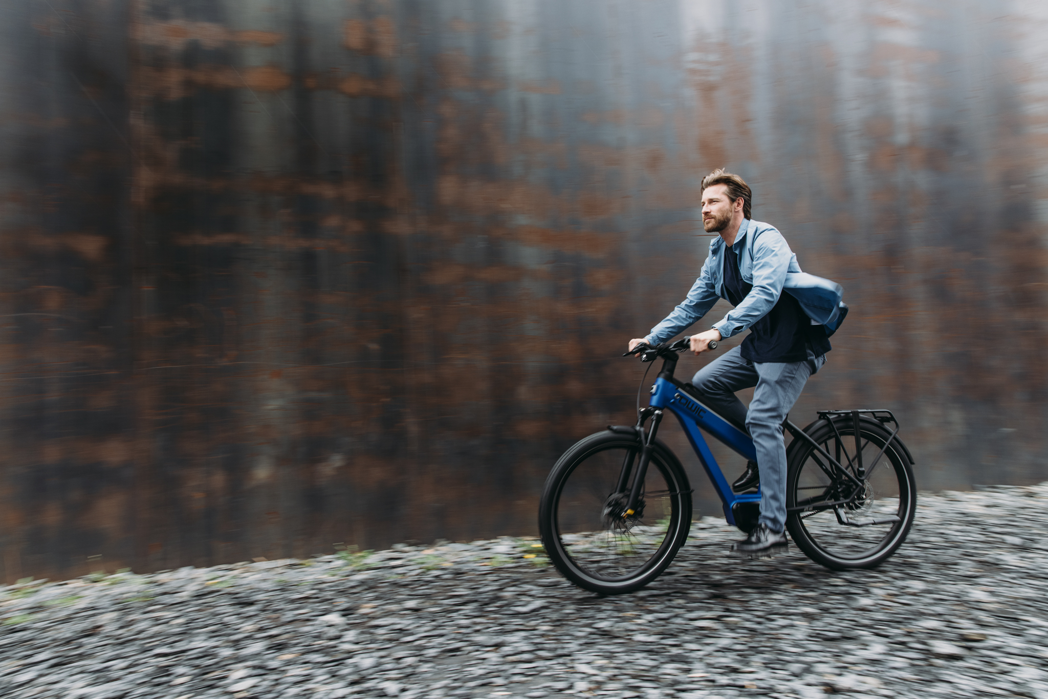 qwic-atlas-tour-adventure-e-bike-mit-mittelmotor-riemen-und-stufenloser-schaltun image 2