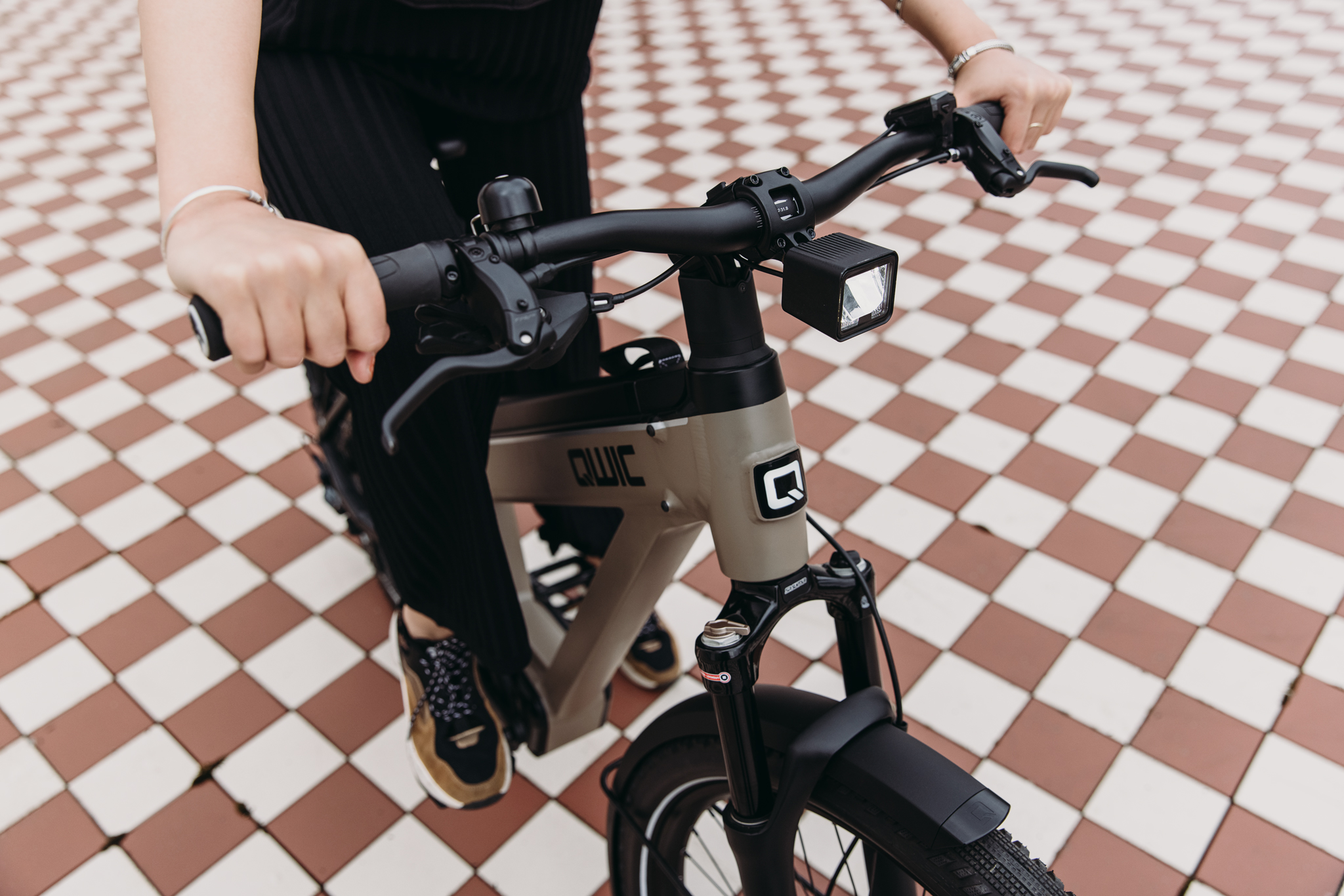 qwic-atlas-track-offroad-e-bike-mit-mittelmotor image 3